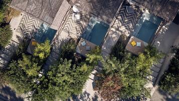 One Bedroom Pool Suite | Frigobar, cofres nos quartos, escrivaninha, Wi-Fi de cortesia