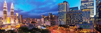 Bagian depan properti - sore/malam