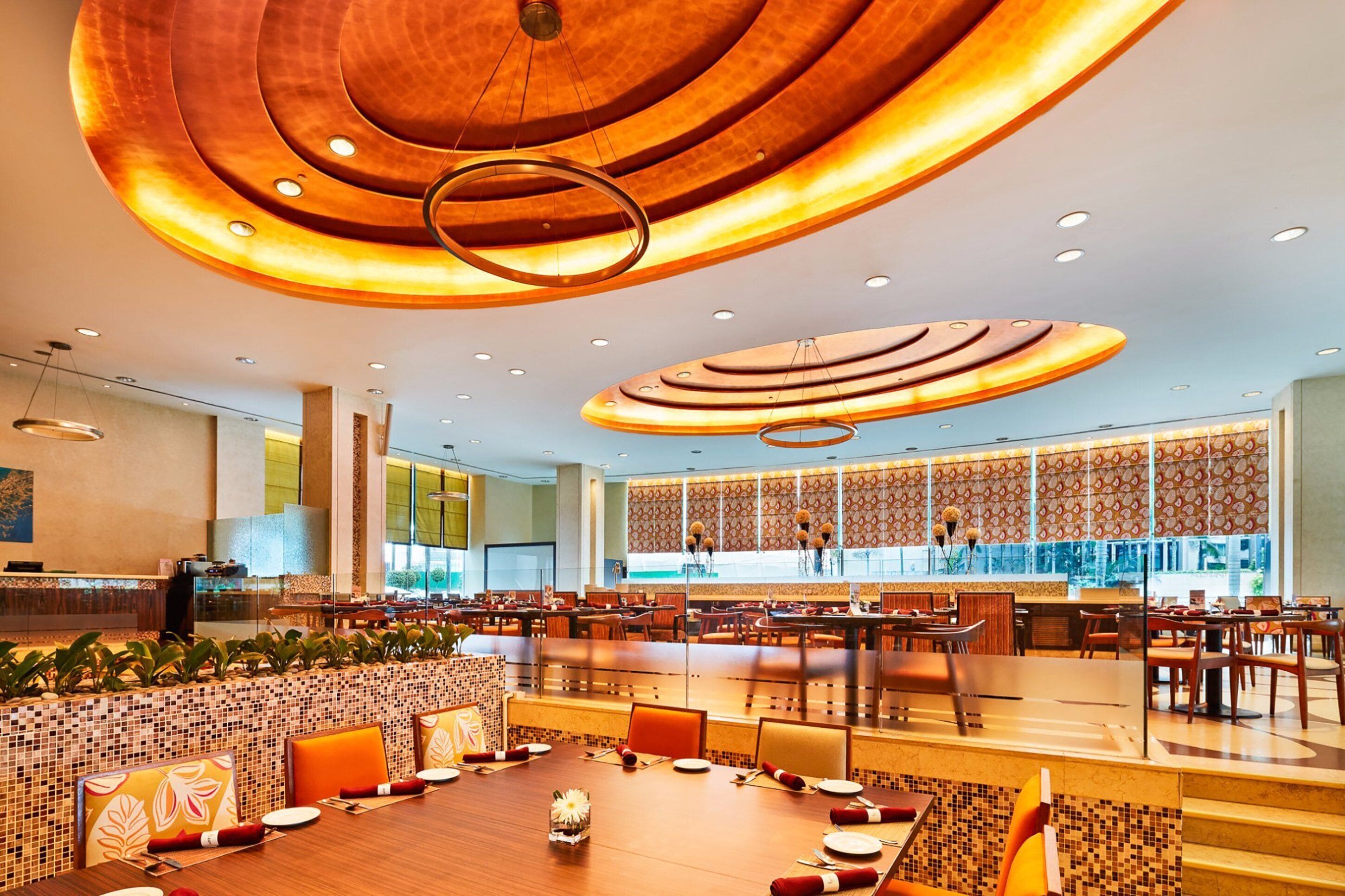 2 restaurants, breakfast served