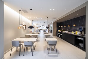 Free daily buffet breakfast - Holiday Inn Express Pamplona by IHG (Aranguren)