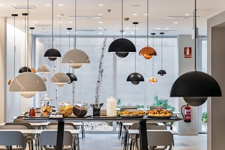Free daily buffet breakfast . Holiday Inn Express Pamplona by IHG