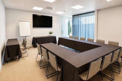 Holiday Inn Express Pamplona by IHG (8)