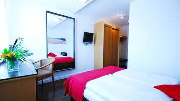 Premium bedding, in-room safe, desk, blackout drapes
