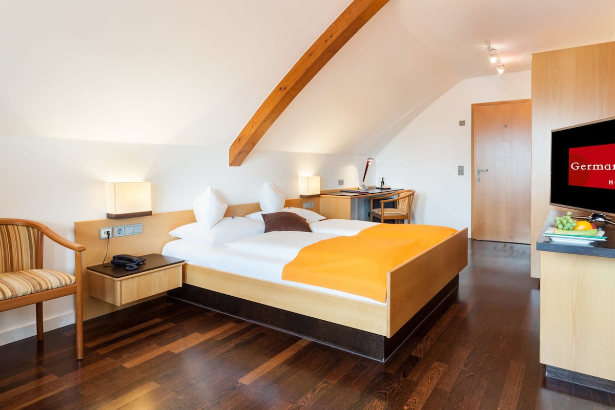 Habitación doble superior, tina | Ropa de cama de alta calidad y caja de seguridad en la habitación