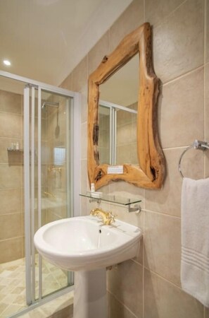 Appartamento Standard, 1 camera da letto, non fumatori, angolo cottura | Bagno | Asciugamani, shampoo