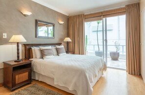 Three Bedroom Apartment | In-room safe, individually decorated, individually furnished - Bantry Beach Luxury Suites (Cape Town)