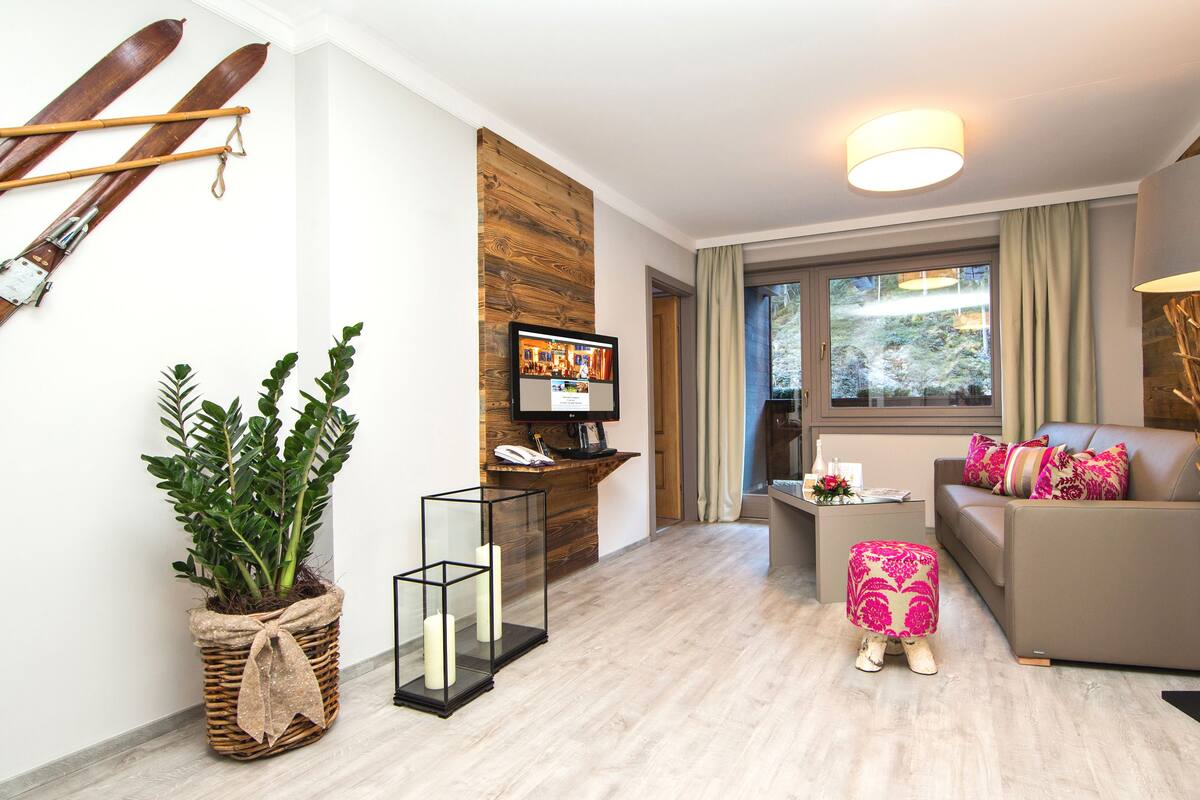 Junior Suite, 1 Bedroom, Balcony | Minibar, in-room safe, desk, soundproofing