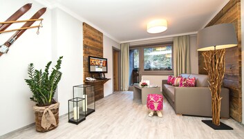 Minibar, caja de seguridad en la habitación y escritorio 