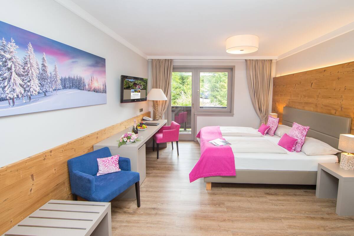Double Room, Balcony | Minibar, in-room safe, desk, soundproofing