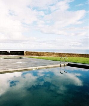 Sesongbasert utendørsbasseng