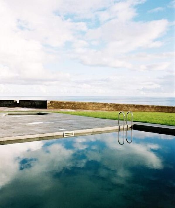 Piscina externa sazonal