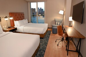 Habitación estándar, 2 camas Queen size, vista a la ciudad | Ropa de cama de alta calidad, edredón y camas Select Comfort 