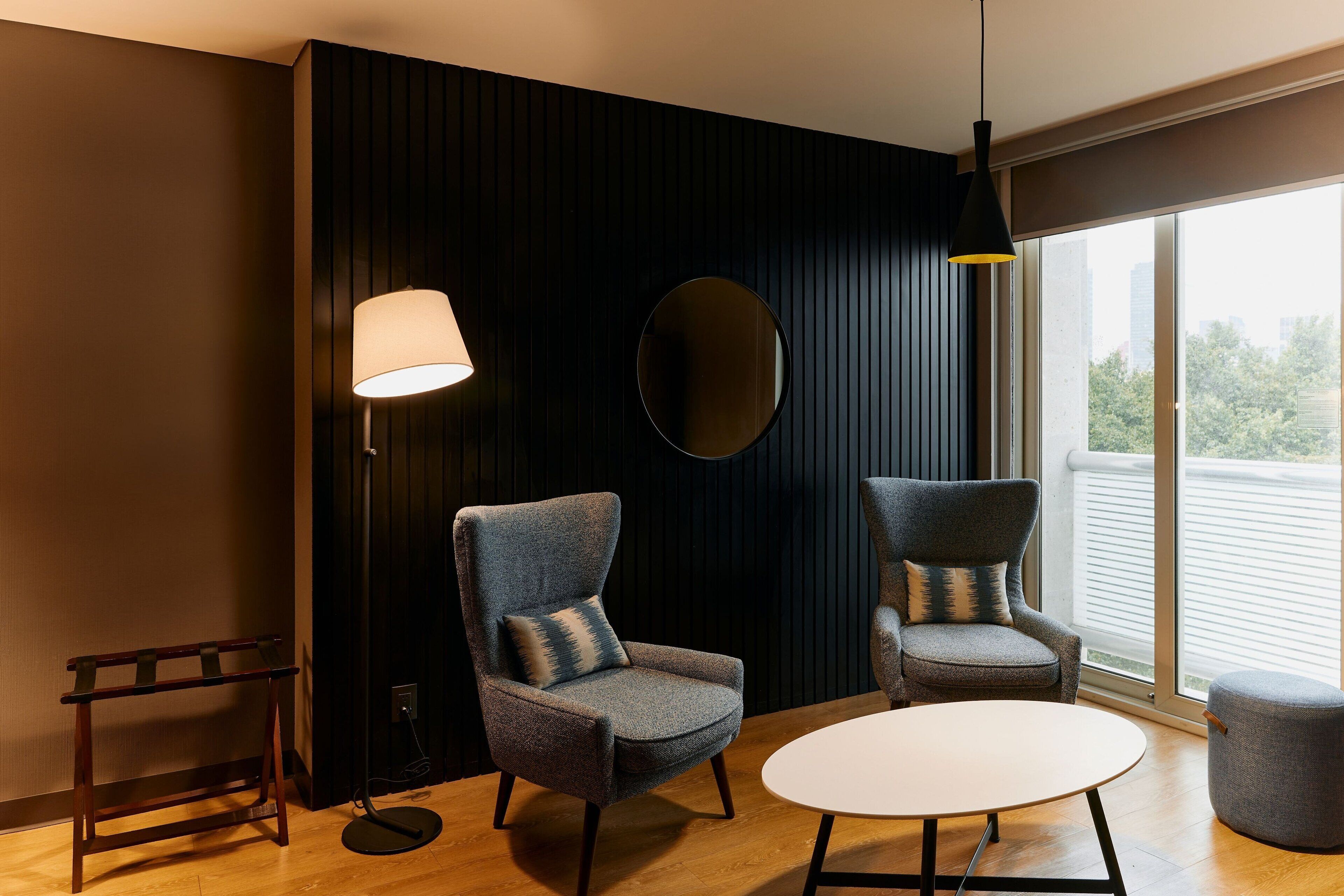 Suite Junior, 1 très grand lit, vue ville | Bar lounge