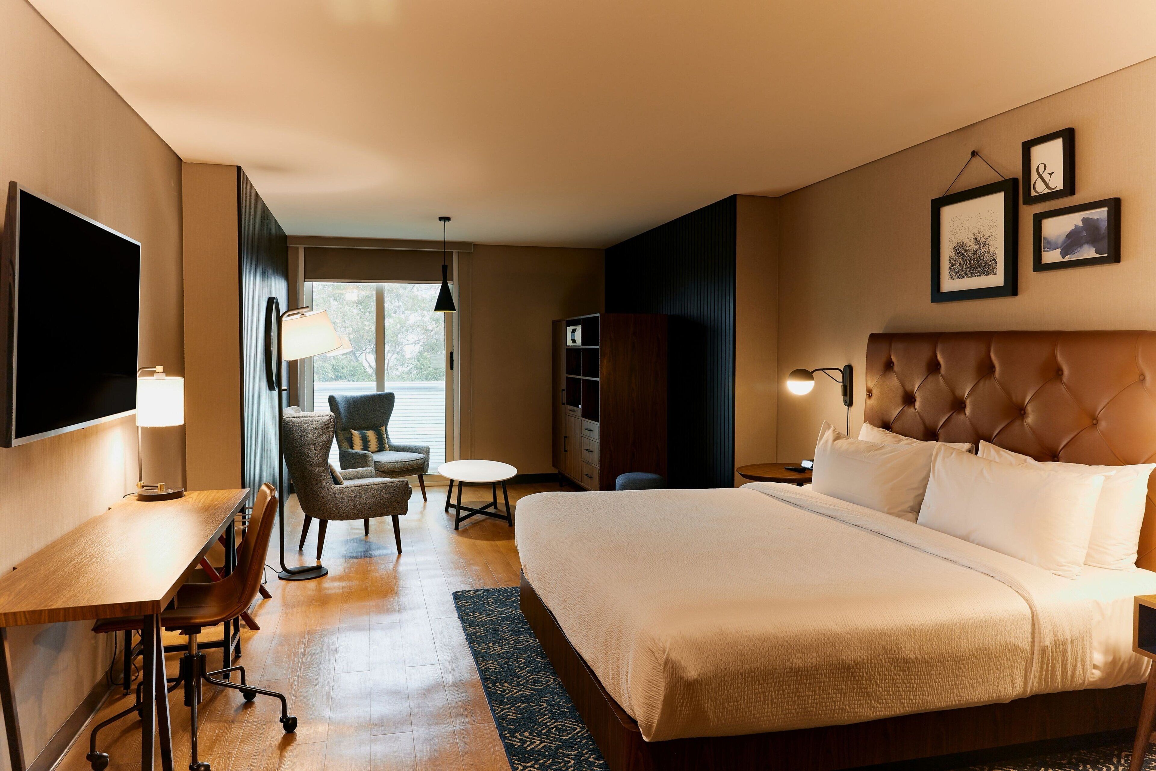 junior suite, 1 king bed, city view | premium bedding, down duvets, select comfort beds, in-room safe