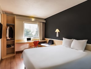 Desk, blackout drapes, free WiFi, bed sheets