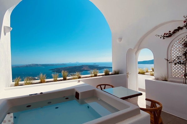 Honeymoon Suite, 1 King Bed, Non Smoking, Sea View (Cave) | In-room safe, blackout drapes, iron/ironing board
