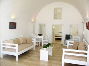 Apartment, 1 Bedroom, Poolside