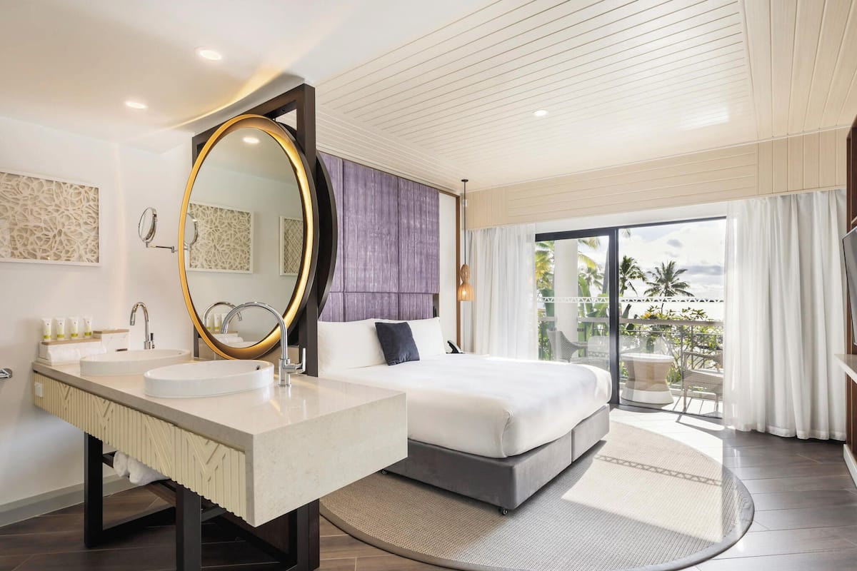 Suite, 1 King Bed (Opera) | Premium bedding, in-room safe, desk, free WiFi