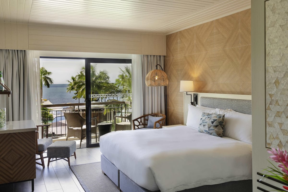 Kamar Mewah, 1 Tempat Tidur King (Beach Club Access) | Seprai premium, brankas, meja kerja, dan Wi-Fi gratis