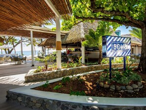 6 restaurants; breakfast, lunch, dinner and brunch served  - Sofitel Fiji Resort And Spa (Nadi)