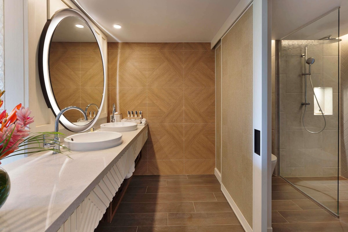 Luxury Room, 1 King Bed (Beach Club Access) | Premium bedding, in-room safe, desk, WiFi (free)