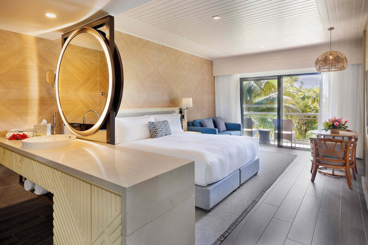 Luxury Room, 1 King Bed | Premium bedding, in-room safe, desk, free WiFi
