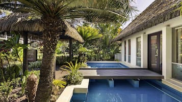Couples treatment room(s), hot tub, body treatments, aromatherapy