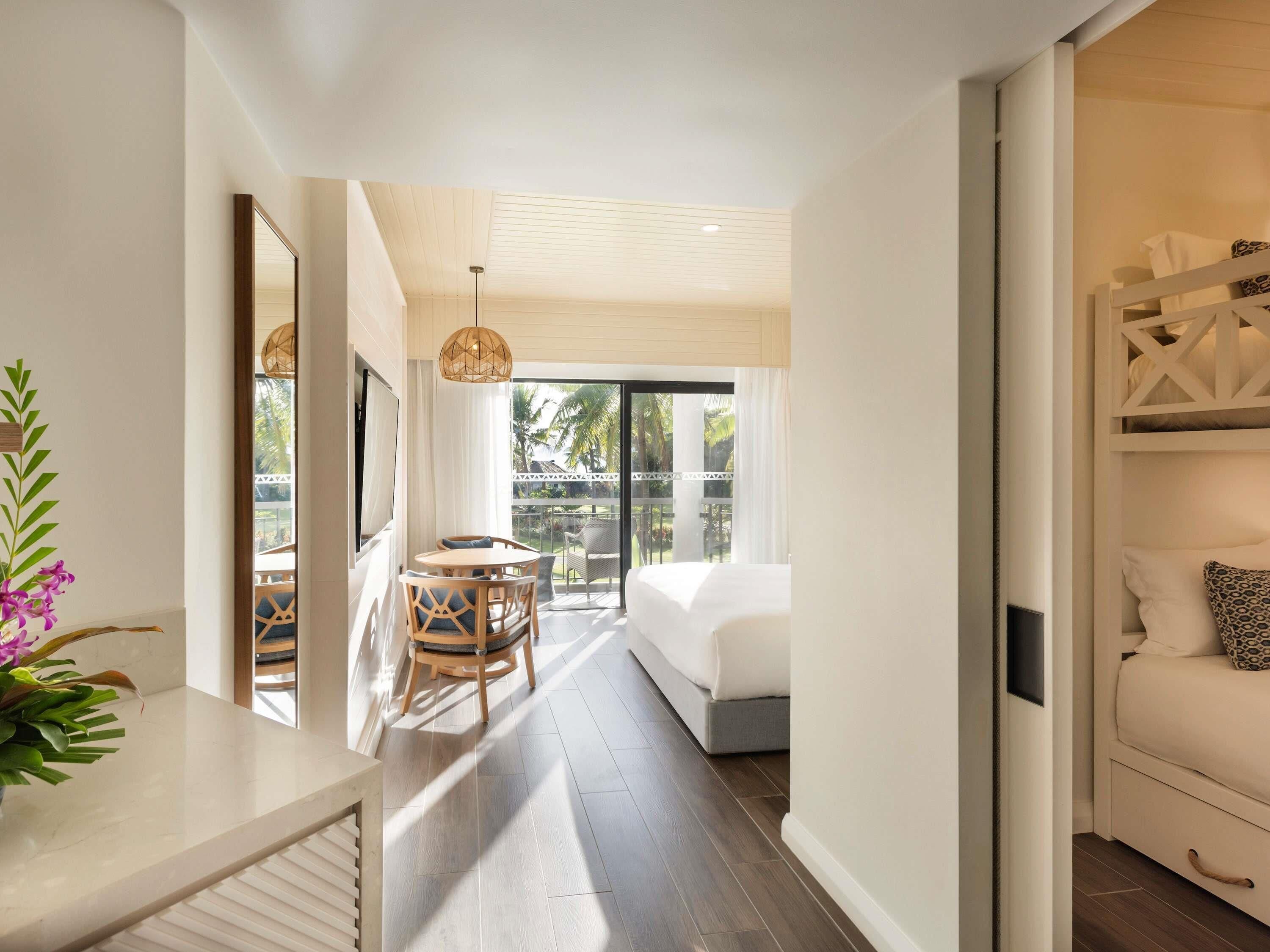 Family Room (1 Queen bed, 2 tier Bunk Bed)