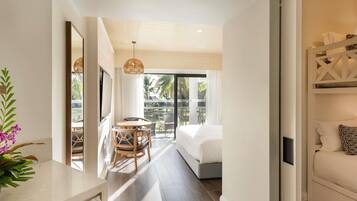 Familierom (1 Queen bed, 2 tier Bunk Bed) | Sengetøy av topp kvalitet, safe på rommet og skrivebord