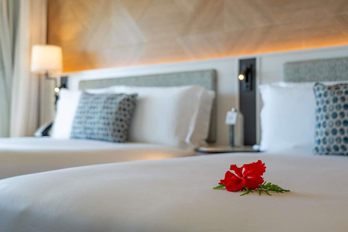 Habitación superior, 2 camas de matrimonio | Ropa de cama de alta calidad, caja fuerte, escritorio y wifi gratis