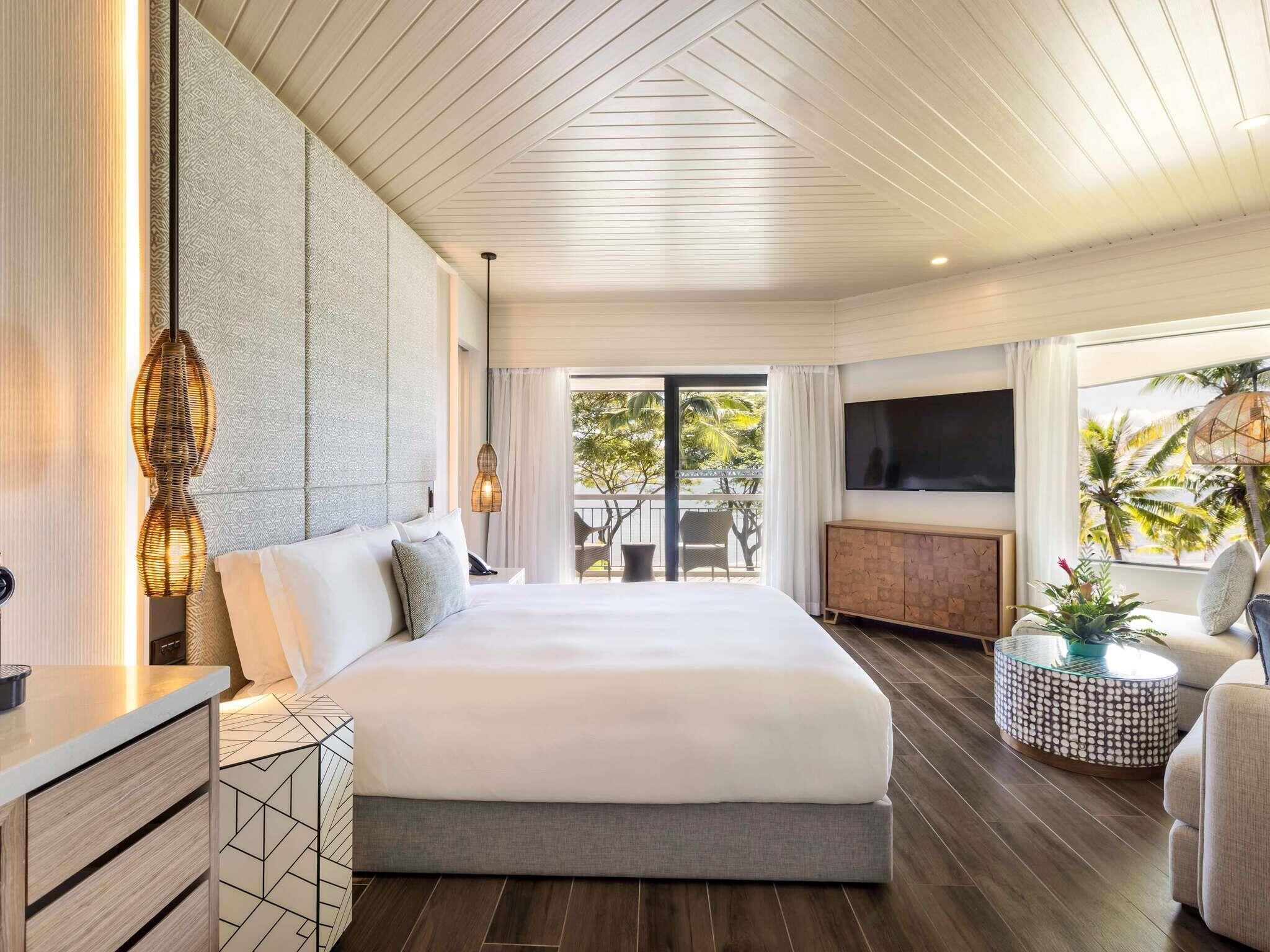 Premium bedding, in-room safe, desk, free WiFi