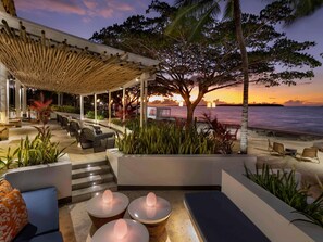 4 bars/lounges, 2 poolside bars, swim-up bar, beach bar