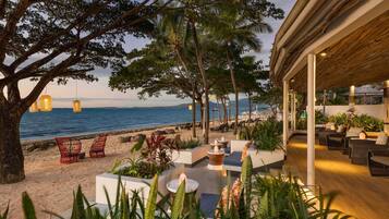 4 bars/lounges, 2 poolside bars, swim-up bar, beach bar