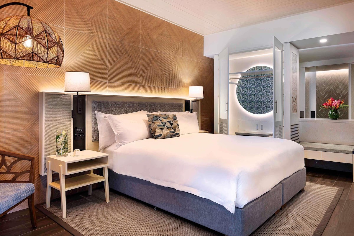 Habitación de lujo, 1 cama de matrimonio grande (Beach Club Access) | Ropa de cama de alta calidad, caja fuerte, escritorio y wifi gratis