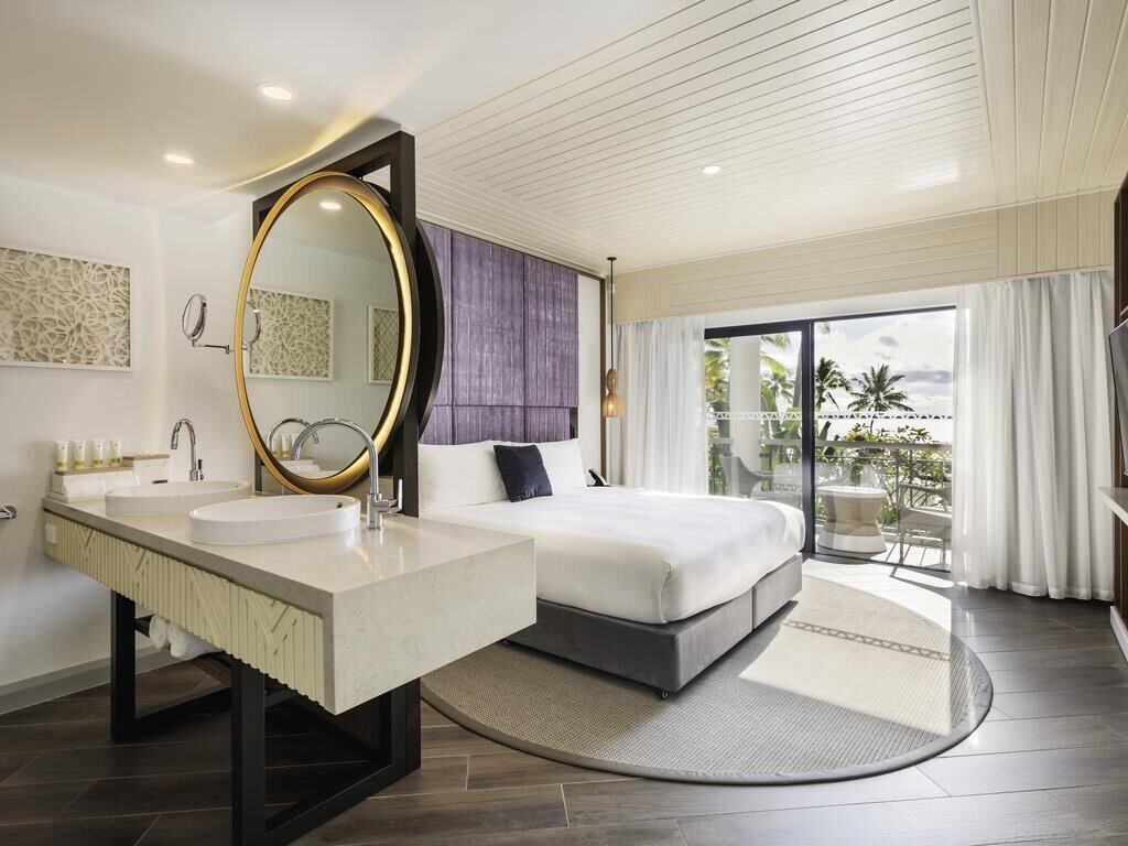Premium bedding, in-room safe, desk, free WiFi