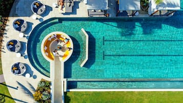 2 piscines extérieures, cabanons gratuits, parasols de plage