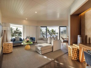 Suite, 1 cama de matrimonio grande (Imperial) | Zona de estar | Televisión LED de 55 pulgadas con canales digitales, una televisión