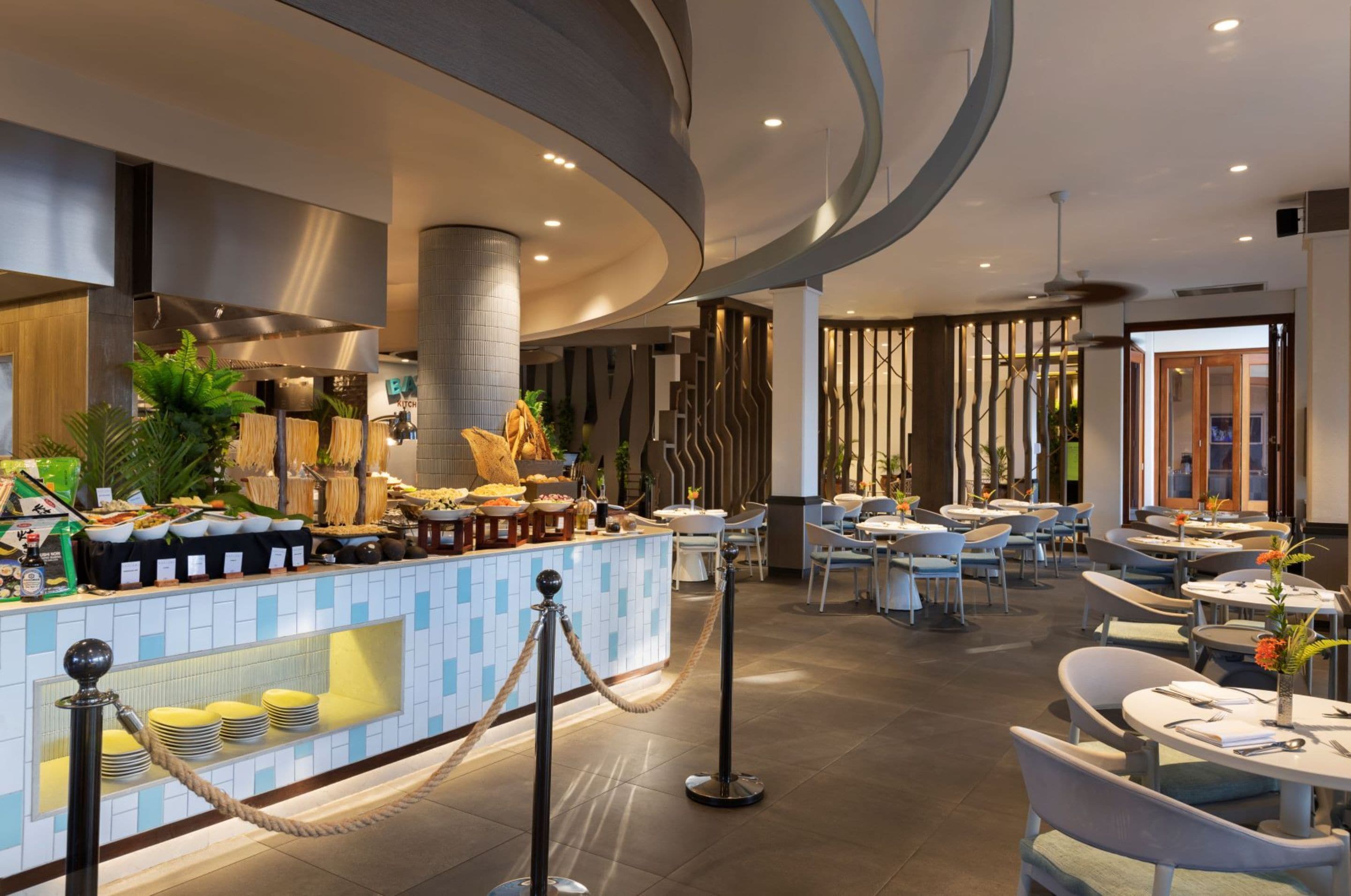 6 restaurants, breakfast served