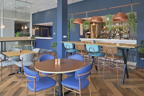 Bar (on property) - Travelodge Hatfield Central (Hatfield)