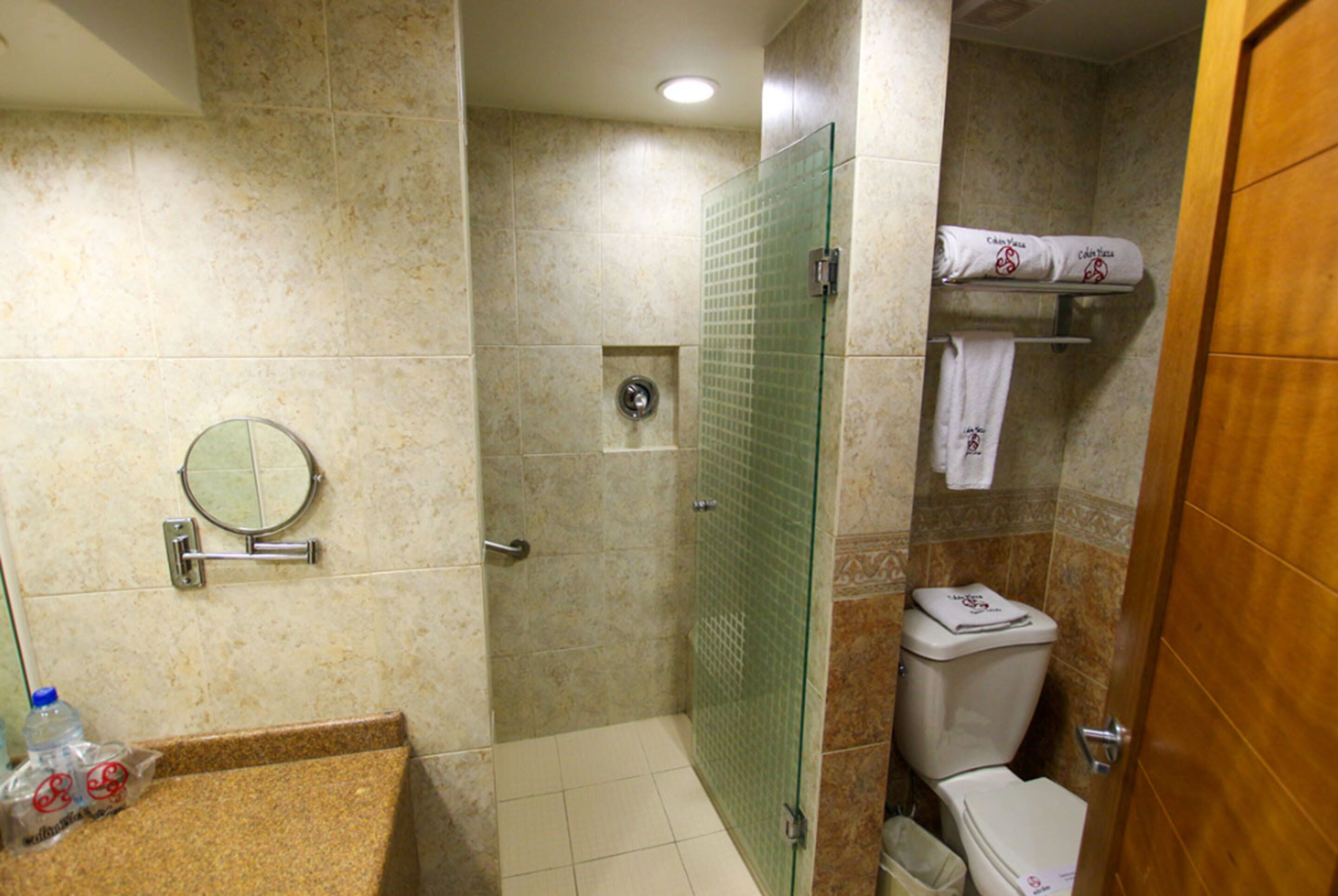 executive double room | bathroom | shower, rainfall showerhead, free toiletries, hair dryer