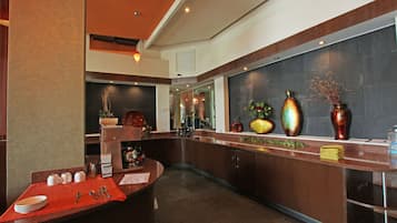 Daily buffet breakfast (MXN 200 per person)