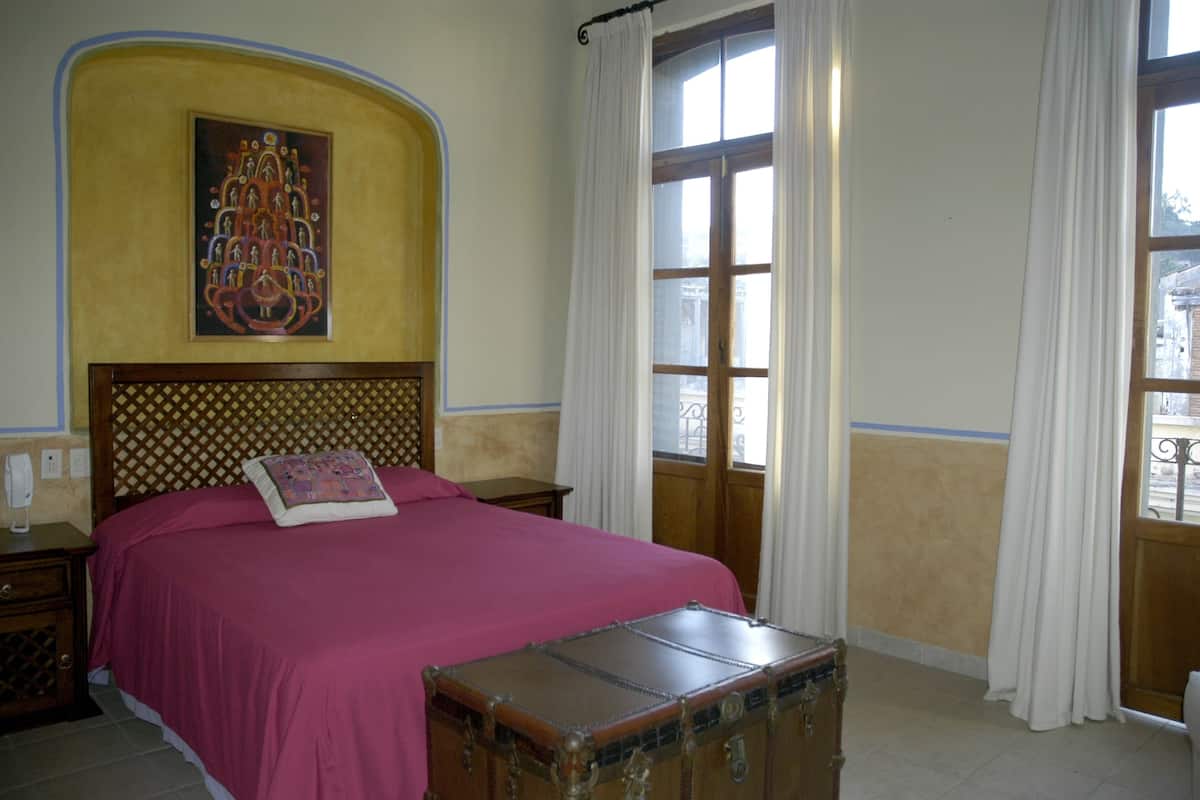 Deluxe Studio | 1 bedroom, down comforters, individually decorated