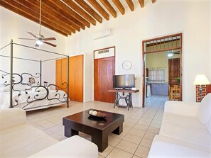 1 室のベッドルーム、羽毛の掛け布団、客室ごとに異なる装飾、客室ごとに異なるインテリア