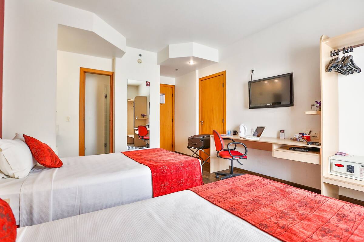 Minibar, coffres-forts dans les chambres, décoration personnalisée