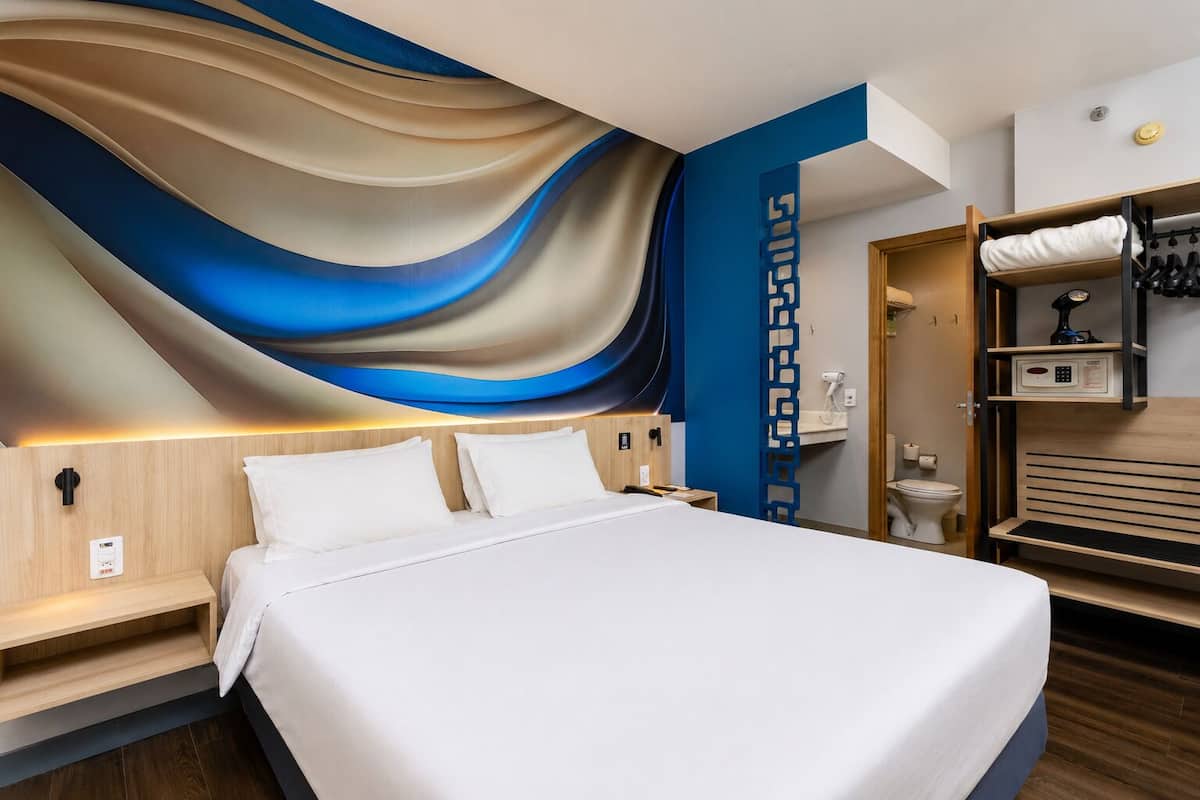 Deluxe Double Room | Minibar, in-room safe, desk, blackout drapes