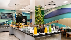 Free continental breakfast - Comfort Hotel Joinville (Joinville)