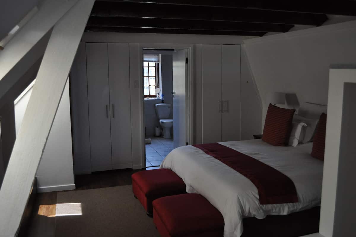 Darling Cotswold Executive Family Room, King or Twin Beds, 2 Sleeper Sofas, Upper Floor, View | In-room safe, desk, laptop workspace, WiFi (free)