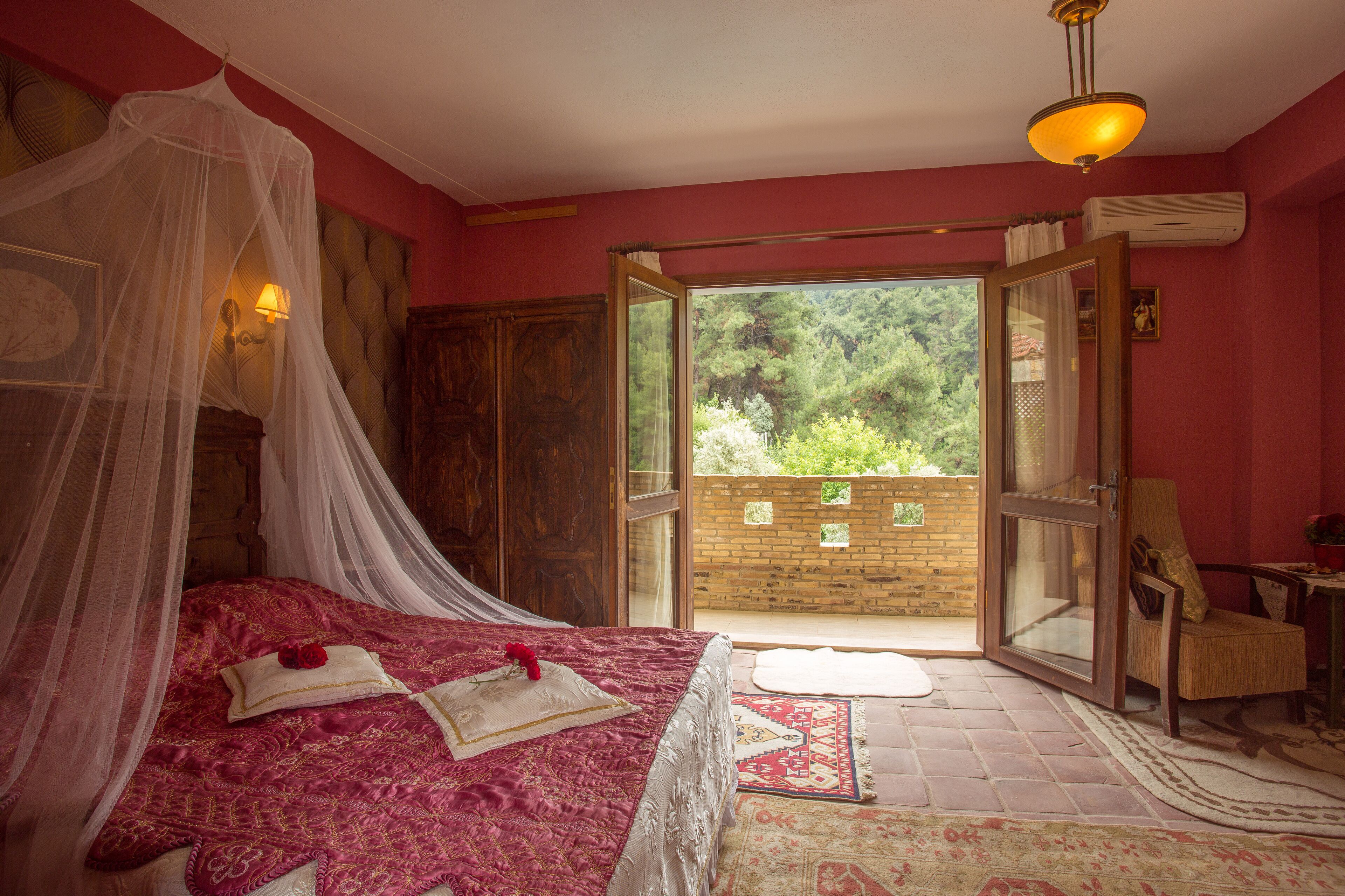 honeymoon suite | 1 bedroom, egyptian cotton sheets, premium bedding, minibar