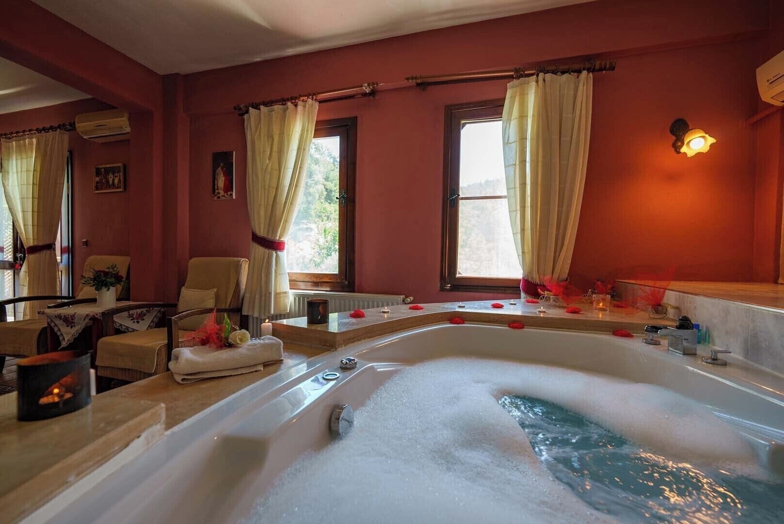 Egyptian cotton sheets, premium bedding, minibar, desk