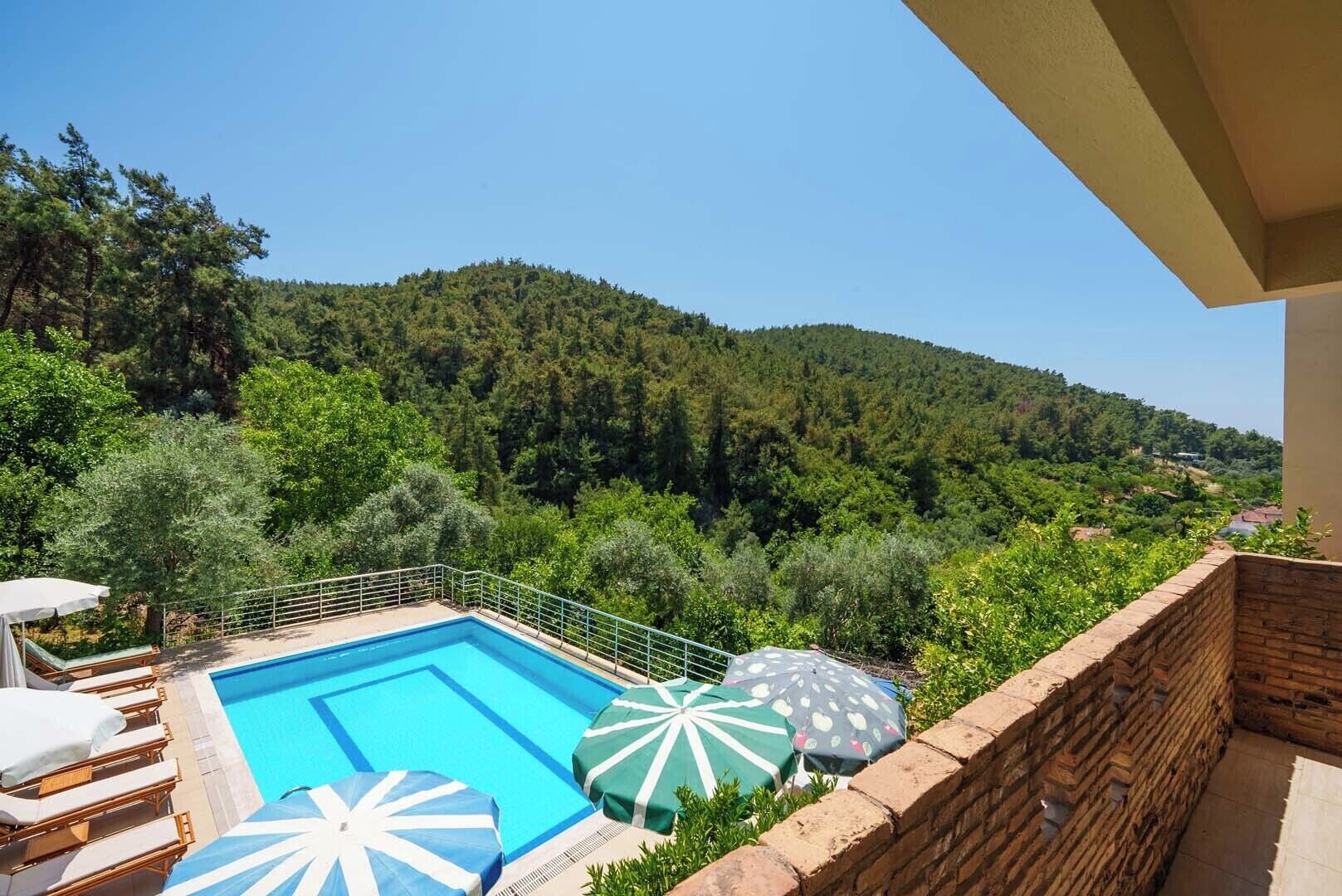 埃及棉床单、高档床上用品、迷你吧、办公桌